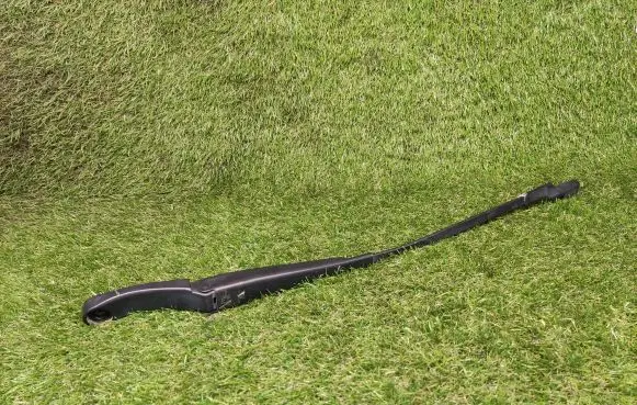 Chevrolet Cruze II Front wiper blade arm 13466308