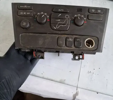 Volvo S60 Climate control unit 8691876