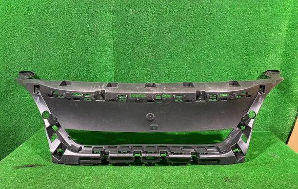 Peugeot 3008 II Front bumper upper radiator grill 9815317777
