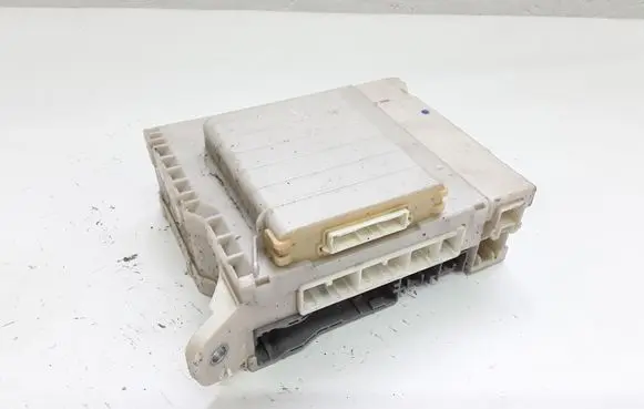 Lexus GS 300 350 430 450H Fuse module 8273030321 5F230209