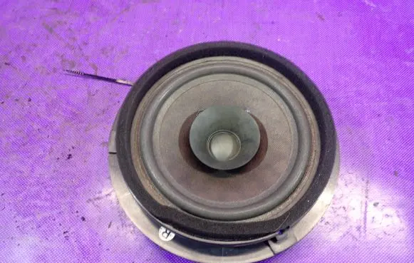 Suzuki Swift I Front door speaker 39102-63J40