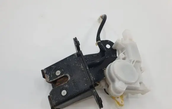 Mazda 3 I Tailgate/trunk/boot lock/catch/latch 