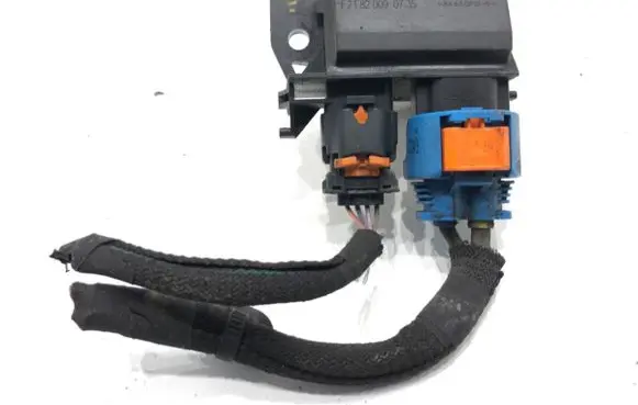 Peugeot 308 Fan control module 9673999980