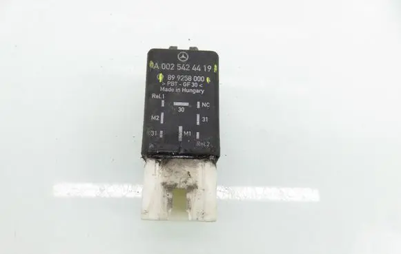 Mercedes-Benz Vito Viano W639 Coolant fan relay 899258000 0025424419