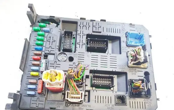 Citroen Berlingo Fuse box set 767847708001 2097777-1