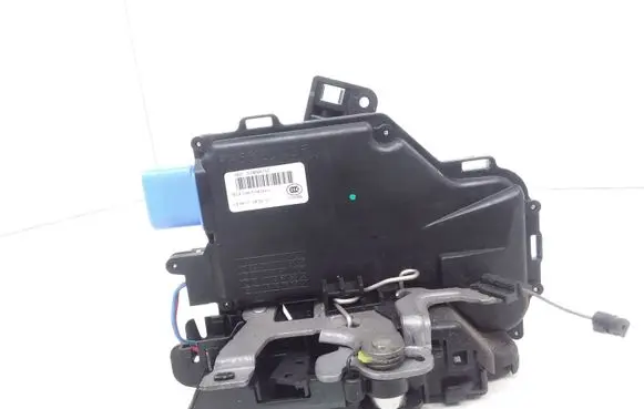 Volkswagen Touran I Rear door lock 7L0839015D