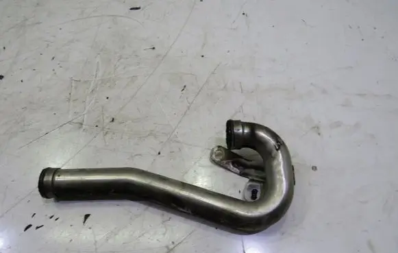 Nissan Juke I F15 EGR valve line/pipe/hose 19B200611