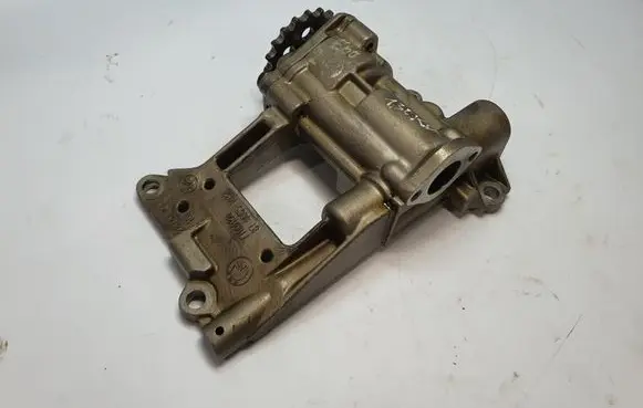 BMW 5 E60 E61 Oil pump 7789838 11417789838