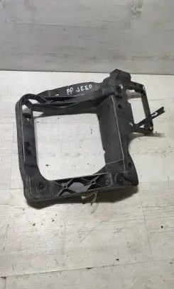 Jeep Cherokee Headlight/headlamp mounting bracket T510010AB