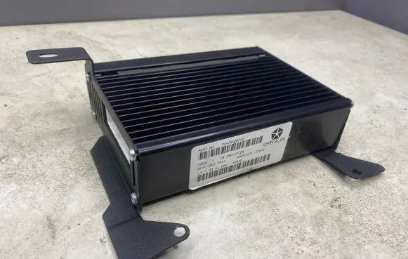 Chrysler Sebring (ST-22 - JR) Sound amplifier P04760897AD