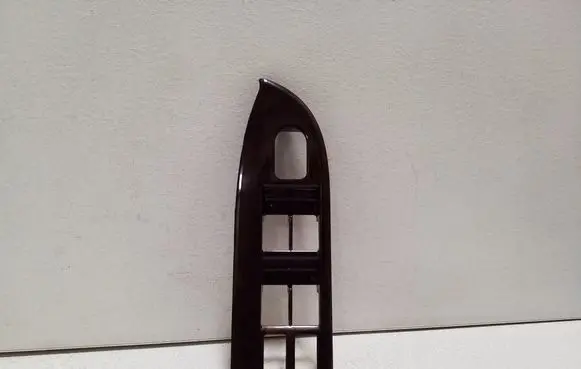 Suzuki Grand Vitara II Front door window switch trim 8372765J0