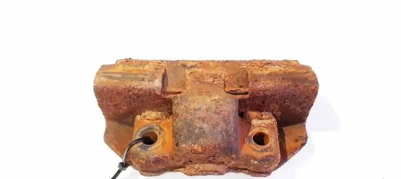 Subaru Outback Engine mounting bracket