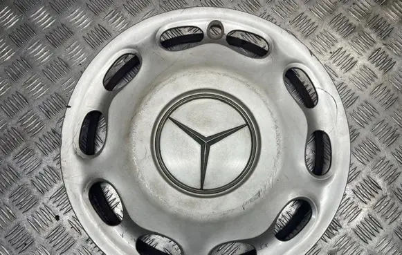 Mercedes-Benz A W168 R15 wheel hub/cap/trim 1684010124 3479