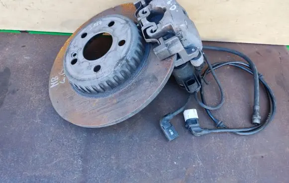 Mercedes-Benz C W205 Brake discs and calipers set A2054232098 A004230512