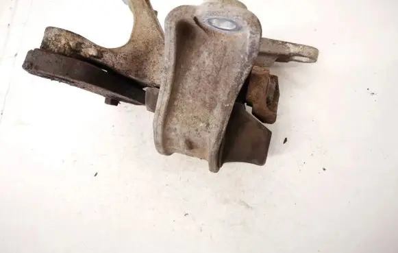 Honda CR-V Engine mount bracket
