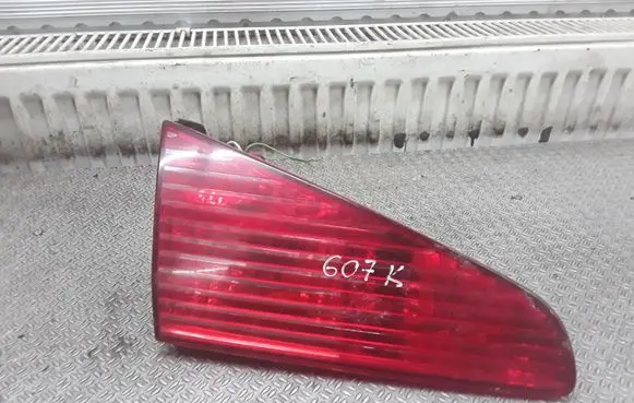 Peugeot 607 Tailgate rear/tail lights
