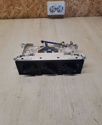 Mitsubishi Carisma Climate control unit MR500529 000623