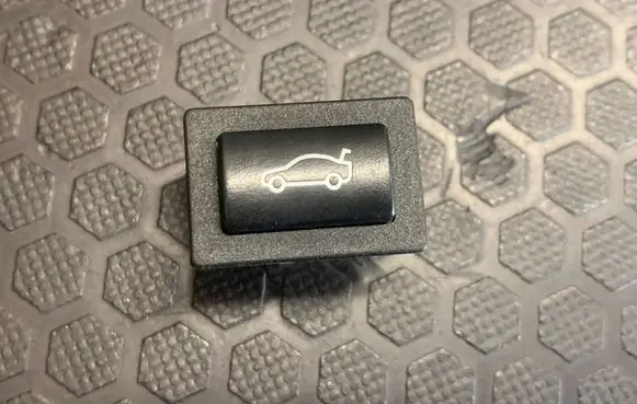 BMW 7 F01 F02 F03 F04 Tailgate opening switch 6921846 04090K