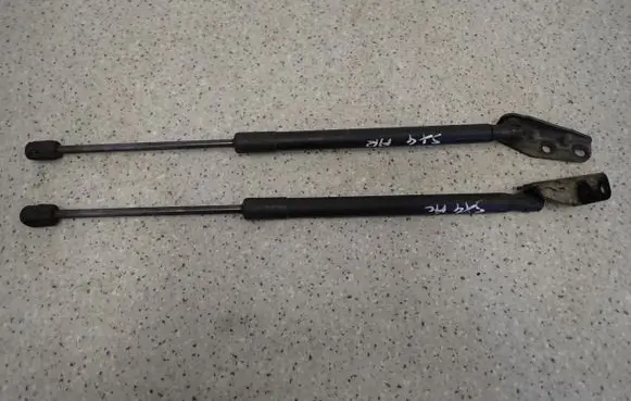 Suzuki SX4 Tailgate strut 