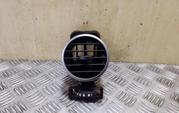 Land Rover Discovery 3 - LR3 Dashboard side air vent grill/cover trim JBD500210XXX