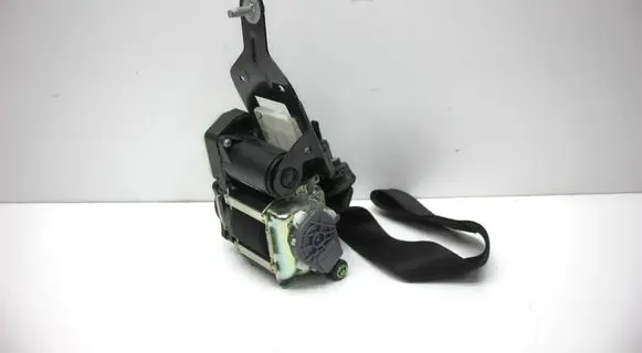 Mercedes-Benz C W204 Front seatbelt 6203880500 A2048601685