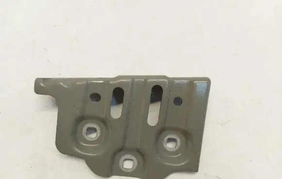 Renault Austral Fender mounting bracket 631230165R