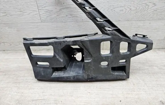 Skoda Octavia Mk3 (5E) Front bumper mounting bracket 5E0807056D