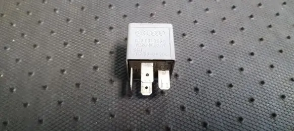 Audi A6 S6 C5 4B Other relay 8D0951253A V23134-B52-X301