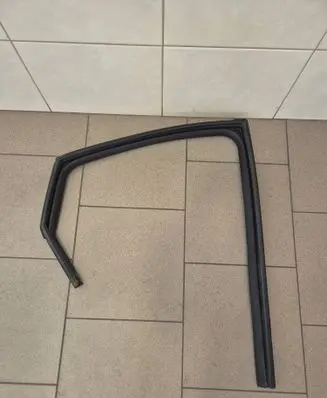 KIA Ceed Rubber seal rear door window/glass 