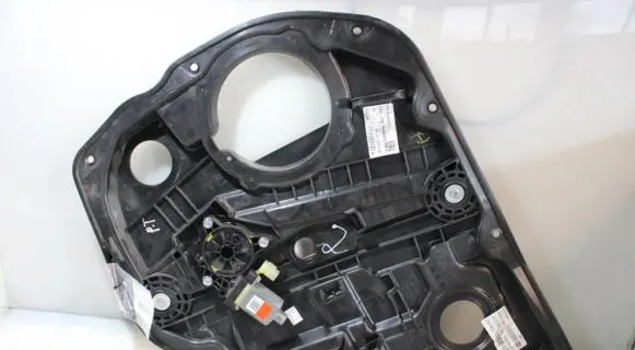 KIA Ceed Rear window lifting mechanism without motor