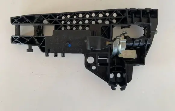 Rear door exterior handle/bracket