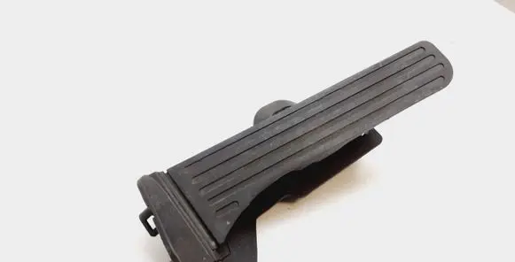 Skoda Octavia Mk2 (1Z) Accelerator throttle pedal 1K2721503M