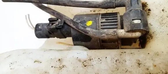 Renault Laguna I Windscreen/windshield washer pump