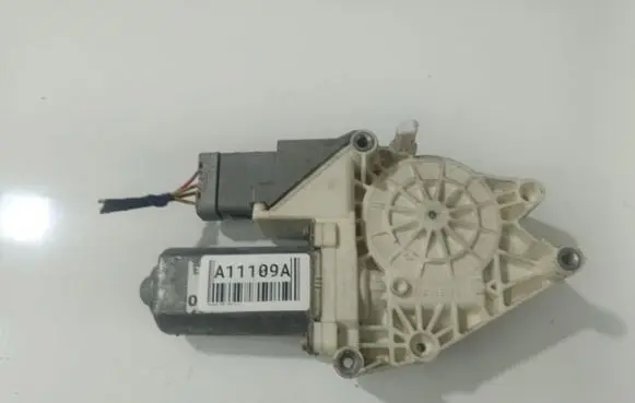Peugeot 406 Front door window regulator motor 10020602064