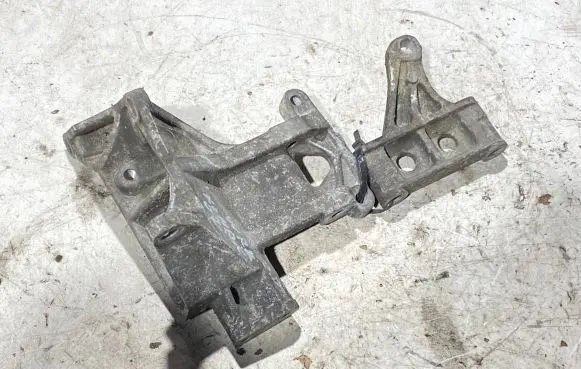 Subaru Impreza II A/C compressor mount bracket 