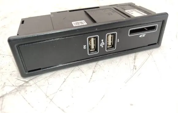 Mercedes-Benz C W205 USB socket connector A2138200401 TV0165 28618