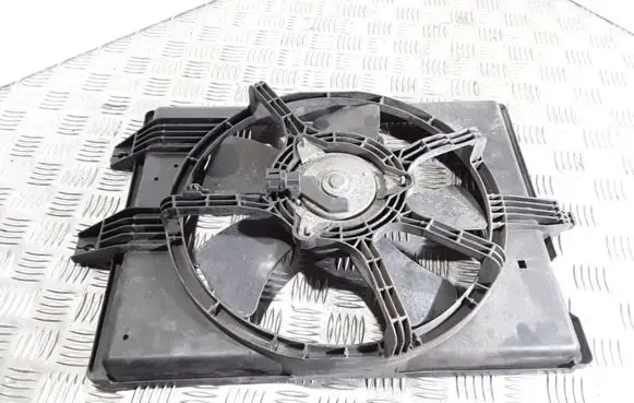 Nissan X-Trail T30 Radiator cooling fan shroud