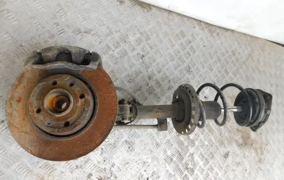 Nissan Note (E11) Front wheel hub spindle knuckle