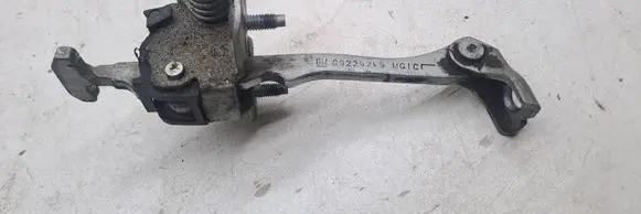 Opel Vectra C Front door check strap stopper 09229749