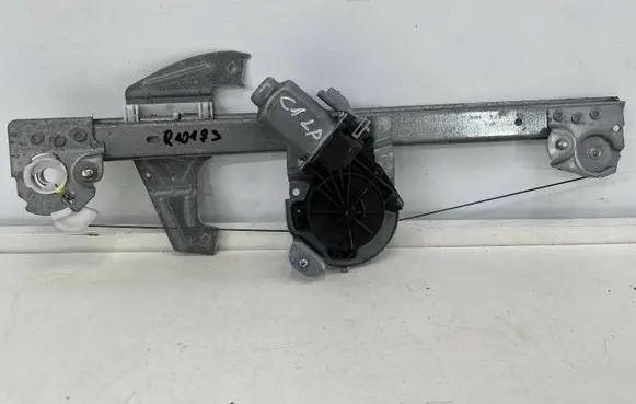 Peugeot 107 Front door window regulator motor 400843C