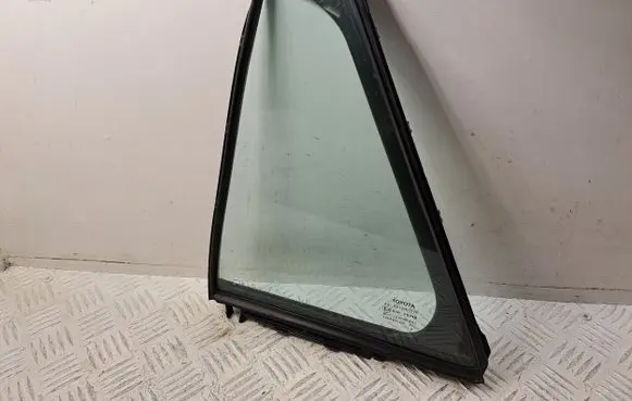 Rear vent window glass