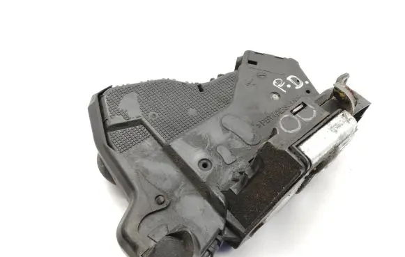 Toyota Verso-S Front door lock