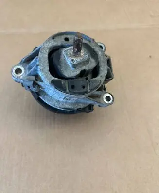 Engine mount bracket