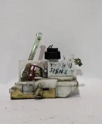 Toyota Avensis T220 Rear door lock 60762007