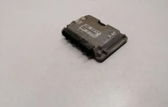 Volkswagen Golf IV Engine control unit/module 038906018AN 0281001733 28SA3455