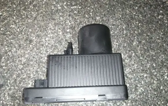 Mercedes-Benz E W211 Central locking vacuum pump 2038000048
