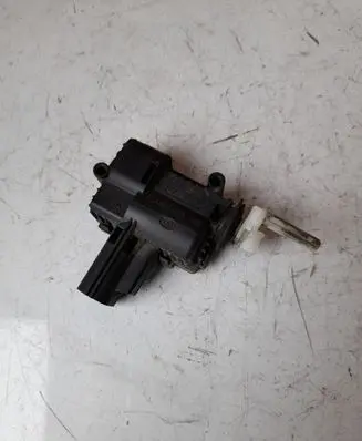 Fuel tank cap lock