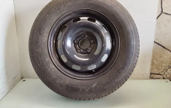Subaru Forester SF R15 spare wheel