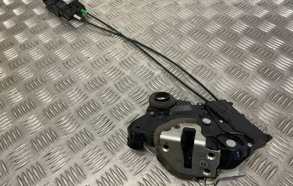 Toyota Prius (XW20) Front door lock
