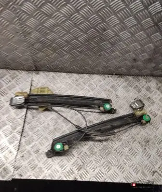 Seat Leon (1P) Front door window regulator with motor 
